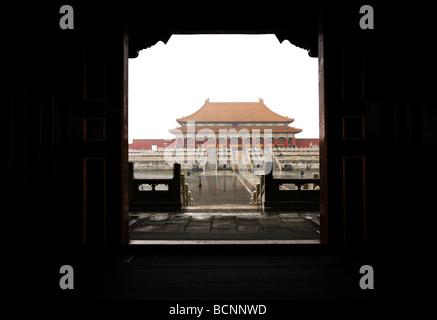 Ansicht der Hall der obersten Harmonie vom Tor der höchsten Harmonie, Verbotene Stadt, Peking, China Stockfoto