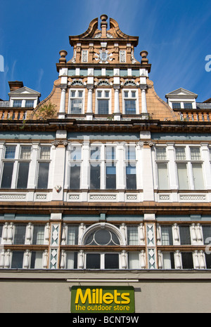 Zweig der Hirsen, outdoor-Shop in großen flämischen Renaissance Stil Gebäude in Kingston upon Thames, Surrey, Wettsektor Stockfoto