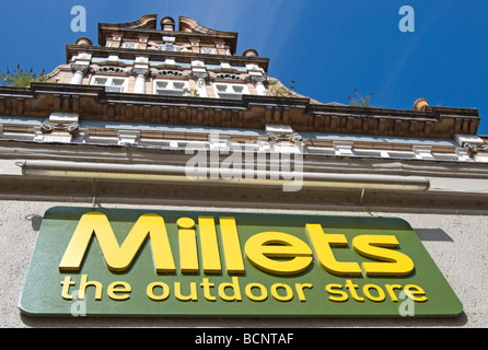 Zweig der Hirsen, outdoor-Shop in großen flämischen Renaissance Stil Gebäude in Kingston upon Thames, Surrey, Wettsektor Stockfoto