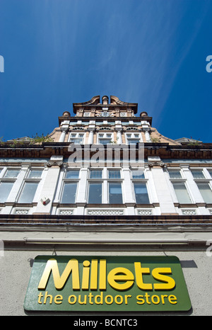 Zweig der Hirsen, outdoor-Shop in großen flämischen Renaissance Stil Gebäude in Kingston upon Thames, Surrey, Wettsektor Stockfoto