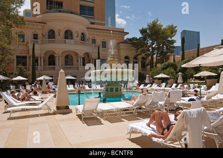 Luxuriösen Swimmingpool des Bellagio Resort and Casino in Las Vegas. Stockfoto