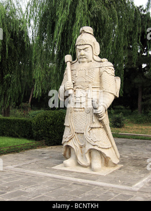 Steinkrieger auf der Heiligen Straße in Ming-Gräber in Peking, China Stockfoto