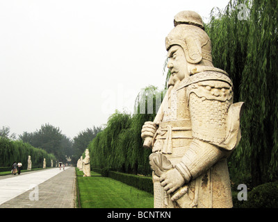 Steinkrieger auf der Heiligen Straße in Ming-Gräber in Peking, China Stockfoto