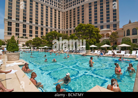 Luxuriösen Swimmingpool des Bellagio Resort and Casino in Las Vegas. Stockfoto