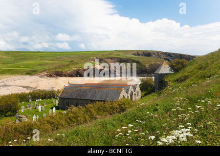Kirche des St Winwaloe Gunwalloe und Kirche Cove auf sonnigen sky Sommertag blau Sonnenschein Lizard Halbinsel Cornwall England UK GB Stockfoto