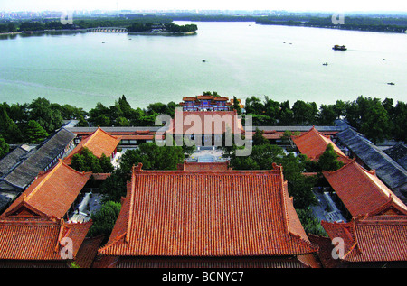 Blick auf den vorderen Hügelbereich und Kunming-See im Sommerpalast, Peking, China Stockfoto