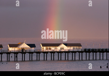 Regenbogen über dem Pier in Southwold in Suffolk Stockfoto