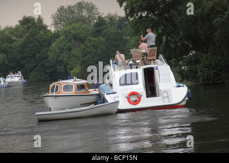 Fluss-Polizei stoppen Kreuzer auf Norfolk broads Stockfoto