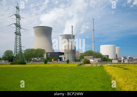 Gundremmingen Atomkraftwerk in Bayern, Deutschland. 2 aktive BWR-Reaktoren. Kernkraftwerk Gundremmingen, Bayern, Deutschland. Stockfoto