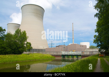 Gundremmingen Atomkraftwerk in Bayern, Deutschland. Kühlende Wasseraufnahme von der Donau entfernt. Kernkraftwerk Gundremmingen. Stockfoto