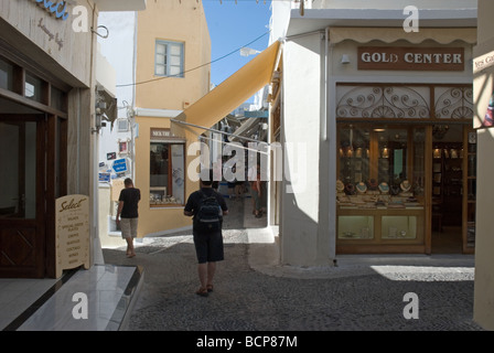 Schmale Straße in Fira-Santorini Stockfoto