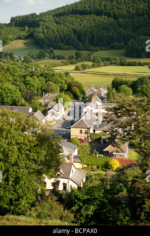 Sommerabend neue Radnor Dorf von der Burg gesehen Ruinen ländlichen Powys Mitte Wales UK Stockfoto