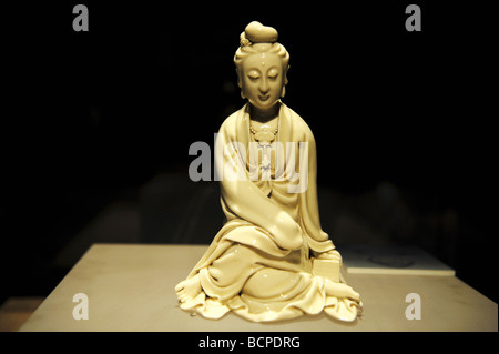 Weißes Porzellan sitzen Avalokite? Vara-Statue, die aus Porzellan Meister er Chaozong in der Ming-Dynastie, Capital Museum, Peking, Stockfoto