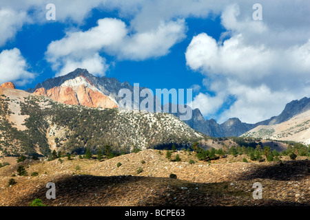 Wolkenmuster über Berge Inyo National Forest östlichen Sierras Kalifornien Stockfoto