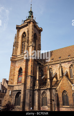 Colmar Haut-Rhin Elsass Frankreich Eglise St. Martin St.-Martins Kathedrale Stiftskirche Turmspitze und Clock Tower. Stockfoto