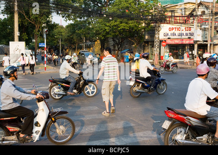 Menschen, die Reiten Roller/Mopeds in Vietnam in Ho-Chi-Minh-Stadt Stockfoto