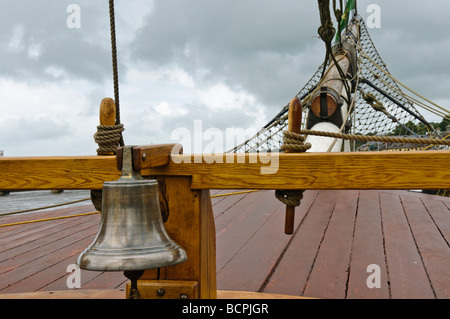 Schiffsglocke auf das Dunbrody Hungersnot Schiff, New Ross County Wexford Stockfoto