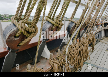 Rigging Seil auf der Dunbrody Hungersnot Schiff, New Ross, County Wexford Stockfoto