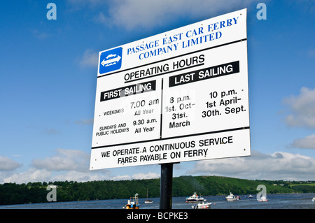 Zeichen bei Passage East Car ferry, Ballhack, County Wexford Passage East verlinken, Grafschaft Waterford Stockfoto