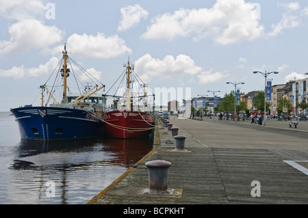 Trawler in Wexford Hafen festgemacht. Stockfoto