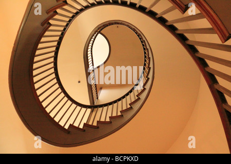 Wendeltreppe im Treuhänder s Büro am Shaker Village von Pleasant Hill unsere Kentucky Stockfoto