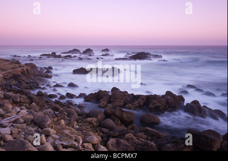 Sonnenuntergang am zerklüfteten Küste im Salt Point State Park, Sonoma County, California Stockfoto