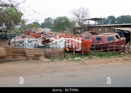 Rettungsboote für Verkauf Schiff brechen Alang Sosiya Recycling Hof Gujarat Golf von Kambhat Indien Stockfoto