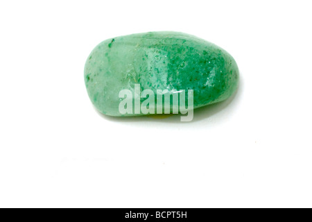 Ausschnitt aus einem Aventurin Edelstein auf weißem Hintergrund Stockfoto