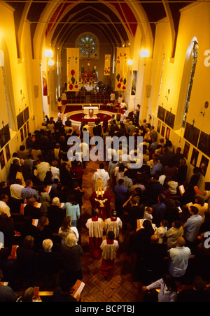 St. Josephs Kirche Bischof führenden Prozession Pfingsten Stockfoto