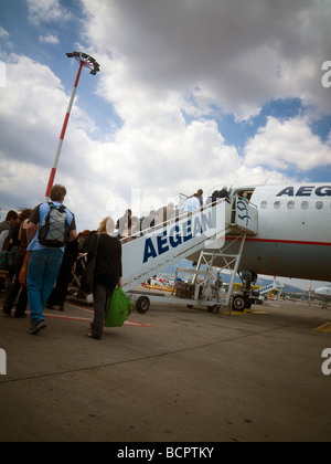 Aegean Airlines Flugzeug auf der Startbahn Stockfoto