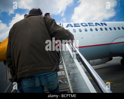 Aegean Airlines Flugzeug auf der Startbahn Stockfoto