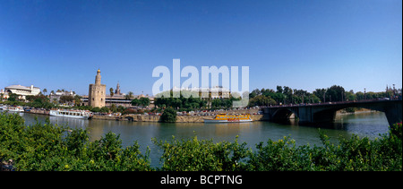 Sevilla Spanien Blick über Rio Guadalquivir Stockfoto