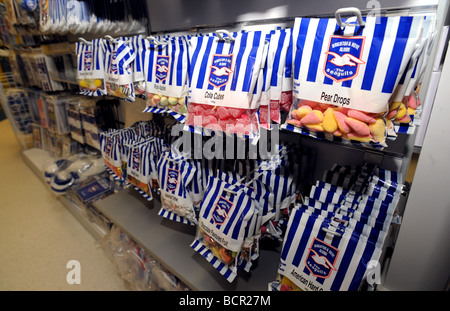 Fußball Fanartikel zum Verkauf in der Brighton &amp; hove albion Stockfoto