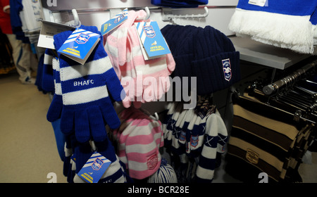 Fußball Fanartikel zum Verkauf in der Brighton &amp; hove albion Stockfoto
