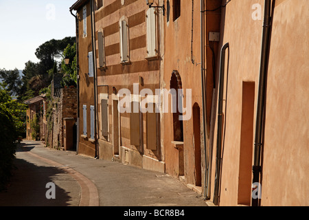 Straße in Roussillon Provence Frankreich Stockfoto