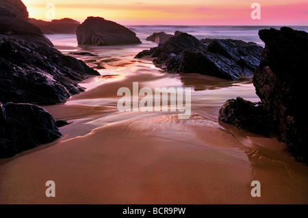 Portugal, Alentejo: Sonnenuntergang am Strand Praia Grande in Porto Covo Stockfoto