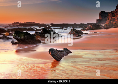 Portugal, Alentejo: Sonnenuntergang am Strand Praia Grande in Porto Covo Stockfoto