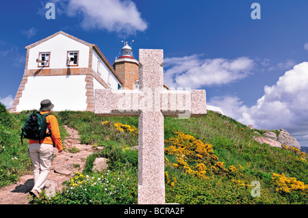 Spanien, Jakobsweg: St. James Pilgrim am Leuchtturm von Cabo Fisterra in Galizien Stockfoto