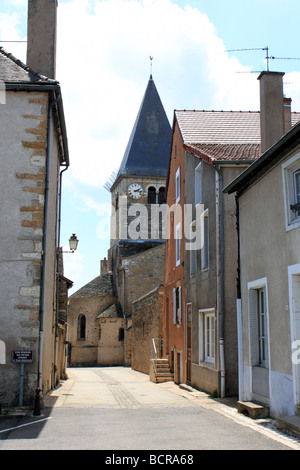 Blick auf die Kirche in Buxy im südlichen Burgund, Frankreich Stockfoto