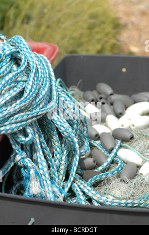Boxen von Fischernetzen, Dungeness Strand, Kent Stockfoto