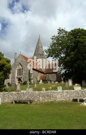 Die 14. Jahrhundert Dorfkirche Touristenort. Es ist die Pfarrei Kirche von Str. Andrews East Sussex UK Stockfoto