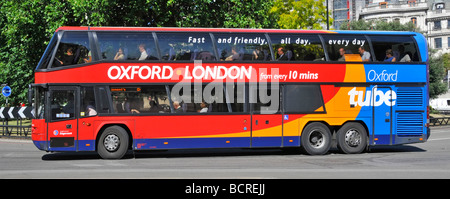 Postkutsche Bus Unternehmen Oxford, London express Rohr Service mit WiFi Internet Empfang an Bord Stockfoto