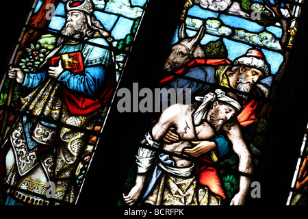 Prestbury Kirche St Pitter christlichen religiösen gebeizt Glas Erbe katholische religiöse Ikonographie ikonischen Religion beten Grafik Bild Stockfoto