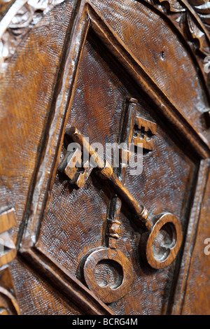 Wichtigsten Kreuz Holzschnitzerei Holzschnitzerei Laubsägearbeiten Dekoration aus Holz Sankt Peter Kirche Mittelalter mittelalterliche Handwerk geschnitzt schnitzen Stockfoto