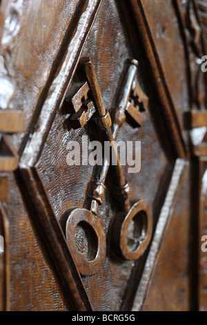 Wichtigsten Kreuz Holzschnitzerei Holzschnitzerei Laubsägearbeiten Dekoration aus Holz Sankt Peter Kirche Mittelalter mittelalterliche Handwerk geschnitzt schnitzen Stockfoto