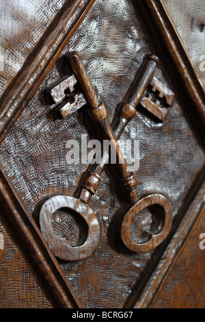 Wichtigsten Kreuz Holzschnitzerei Holzschnitzerei Laubsägearbeiten Dekoration aus Holz Sankt Peter Kirche Mittelalter mittelalterliche Handwerk geschnitzt schnitzen Stockfoto