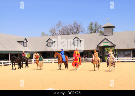 Pferde mit kostümierten Reitern während der Parade der Rassen Kentucky Horse Park Lexington Kentucky Stockfoto