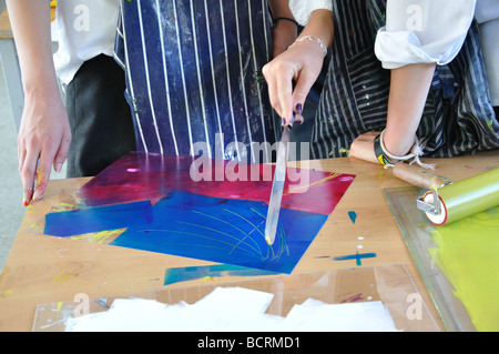 Printmaking Workshop mit Schülerinnen und Schüler Stockfoto