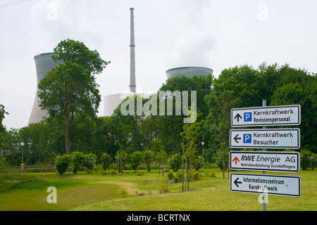 Hinweisschild am Kernkraftwerks Gundremmingen in Bayern, Deutschland. Kernkraftwerk Gundremmingen, Bayern, Deutschland. Stockfoto