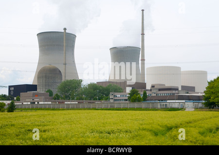 Gundremmingen Atomkraftwerk in Bayern, Deutschland. 2 aktive BWR-Reaktoren. Kernkraftwerk Gundremmingen, Bayern, Deutschland. Stockfoto
